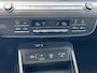 Hyundai Kona Comfort Smart 65.4 kWh / Trekhaak afneembaar 750 kg / CCS snel laden / HUD / Stuur- en stoelverwarming / Navi / Apple Carplay Android / 18" LM wielen /