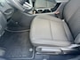 Hyundai Kona Comfort Smart 65.4 kWh / Trekhaak afneembaar 750 kg / CCS snel laden / HUD / Stuur- en stoelverwarming / Navi / Apple Carplay Android / 18" LM wielen /