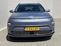 Hyundai Kona Comfort Smart 65.4 kWh / Trekhaak afneembaar 750 kg / CCS snel laden / HUD / Stuur- en stoelverwarming / Navi / Apple Carplay Android / 18" LM wielen /