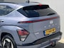 Hyundai Kona Comfort Smart 65.4 kWh / Trekhaak afneembaar 750 kg / CCS snel laden / HUD / Stuur- en stoelverwarming / Navi / Apple Carplay Android / 18" LM wielen /