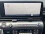Hyundai Kona Comfort Smart 65.4 kWh / Trekhaak afneembaar 750 kg / CCS snel laden / HUD / Stuur- en stoelverwarming / Navi / Apple Carplay Android / 18" LM wielen /