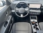 Hyundai Kona Comfort Smart 65.4 kWh / Trekhaak afneembaar 750 kg / CCS snel laden / HUD / Stuur- en stoelverwarming / Navi / Apple Carplay Android / 18" LM wielen /
