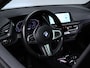 BMW 1-Serie 118i Executive Edition M Sport (SCHUIFDAK,APPLE CARPLAY,NAVI,SFEERVERLICHTING,SPOILER,CLIMATE,CRUISE,GETINT,LM VELGEN)