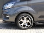 Ford Transit Custom 320 2.0 TDCI L2H1 Trend Sport DC Automaat | Dubbele Cabine | 5-Persoons | Navigatie | Trekhaak | Stoelverwarming | CarPlay/Android Auto | Lichtmetalen Velgen