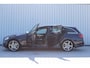 Mercedes-Benz C-klasse Estate 180 Business Solution AMG | Incl. 12 maanden garantie | Lederen sportstoelen | Cruise control | Climate control | Trekhaak | Zwarte hemel | LED Koplampen | 18" LM | Elektrische achterklep | Achteruitrijcamera | Dodehoek detectie |