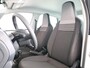 Volkswagen Up! 1.0 65 pk | Navigatie via App | Airco | Parkeersensoren achter | Achteruitrijcamera | Cruise control |