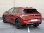 Volkswagen T-Roc R-Line First Edition 1.5 eTSI 150 PK | Navigatie | Black style | Panoramadak | Trekhaak | 360 camera | LED Matrix |