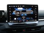 Volkswagen T-Roc R-Line First Edition 1.5 eTSI 150 PK | Navigatie | Black style | Panoramadak | Trekhaak | 360 camera | LED Matrix |