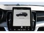 Volvo XC90 T8 455pk Automaat AWD Ultra Black Edition Stoelmassage - en ventilatie Luchtvering / Trekhaak / Panoramadak / Google services / Elektrisch bedienbare voorstoelen met geheugen / Stoelverwarming voor en achter