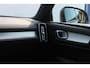 Volvo XC40 2.0 177PK Automaat Plus Black Edition Google infotainment / 20" lichtmetalen velgen / Getinte ramen vanaf de B-stijl / Verwarmbare zitplaatsen voor / Harman Kardon Audio installatie