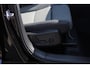 Volvo XC40 2.0 177PK Automaat Plus Black Edition Google infotainment / 20" lichtmetalen velgen / Getinte ramen vanaf de B-stijl / Verwarmbare zitplaatsen voor / Harman Kardon Audio installatie