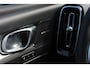 Volvo XC40 2.0 177PK Automaat Plus Black Edition Google infotainment / 20" lichtmetalen velgen / Getinte ramen vanaf de B-stijl / Verwarmbare zitplaatsen voor / Harman Kardon Audio installatie