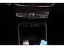 Volvo XC40 2.0 177PK Automaat Plus Black Edition Google infotainment / 20" lichtmetalen velgen / Getinte ramen vanaf de B-stijl / Verwarmbare zitplaatsen voor / Harman Kardon Audio installatie