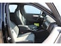 Volvo XC40 2.0 177PK Automaat Plus Black Edition Google infotainment / 20" lichtmetalen velgen / Getinte ramen vanaf de B-stijl / Verwarmbare zitplaatsen voor / Harman Kardon Audio installatie