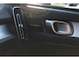 Volvo XC40 2.0 177PK Automaat Plus Black Edition Google infotainment / 20" lichtmetalen velgen / Getinte ramen vanaf de B-stijl / Verwarmbare zitplaatsen voor / Harman Kardon Audio installatie