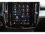 Volvo XC40 2.0 177PK Automaat Plus Black Edition Google infotainment / 20" lichtmetalen velgen / Getinte ramen vanaf de B-stijl / Verwarmbare zitplaatsen voor / Harman Kardon Audio installatie