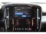 Volvo XC40 2.0 177PK Automaat Plus Black Edition Google infotainment / 20" lichtmetalen velgen / Getinte ramen vanaf de B-stijl / Verwarmbare zitplaatsen voor / Harman Kardon Audio installatie