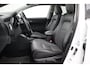Toyota Auris Touring Sports 1.8 Hybrid Executive | Volledige dealerhistorie | Panoramadak | Trekhaak | Leder | Navigatie | Stoelverwarming | LED | Keyless | Parkeersensoren voor/achter | Clima | Cruise Control | Camera | 16 inch | Rijstrooksensor | Bluetooth