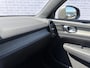Volvo XC40 2.0 T4 Inscription | Harman Kardon Audio | Schuif-/Kanteldak | Keyless | Stoelverwarming | BLIS | Achteruitrijcamera | Lichtmetalen Velgen 19 inch | Parkeersensoren V+A | Trekhaak