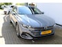 Volkswagen Arteon Shooting Brake 1.4 TSI eHybrid R-Line Business+ | Incl. 12 maanden Garantie | Elektrisch wegklapbare trekhaak | Elektrisch verstelbare stoelen met memory | Stoelmassage | Stoel/stuurverwarming | Achteruitrijcamera | Adaptive cruise controle | Apple CarPlay/Android Auto | Elektrische kofferbakklep | Achterbank verwarmd | Dodehoekdetectie | Keyless entry/start |