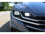 Volkswagen Arteon Shooting Brake 1.4 TSI eHybrid R-Line Business+ | Incl. 12 maanden Garantie | Elektrisch wegklapbare trekhaak | Elektrisch verstelbare stoelen met memory | Stoelmassage | Stoel/stuurverwarming | Achteruitrijcamera | Adaptive cruise controle | Apple CarPlay/Android Auto | Elektrische kofferbakklep | Achterbank verwarmd | Dodehoekdetectie | Keyless entry/start |