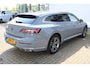Volkswagen Arteon Shooting Brake 1.4 TSI eHybrid R-Line Business+ | Incl. 12 maanden Garantie | Elektrisch wegklapbare trekhaak | Elektrisch verstelbare stoelen met memory | Stoelmassage | Stoel/stuurverwarming | Achteruitrijcamera | Adaptive cruise controle | Apple CarPlay/Android Auto | Elektrische kofferbakklep | Achterbank verwarmd | Dodehoekdetectie | Keyless entry/start |