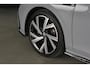 Volkswagen Golf 1.5 TSI R-Line Business Mondsteingrau | Trekhaak | IQ Light | Carplay | Navi | Stoelverw. | 18" LMV | PDC V+A