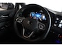 Volkswagen Golf 1.5 TSI R-Line Business Mondsteingrau | Trekhaak | IQ Light | Carplay | Navi | Stoelverw. | 18" LMV | PDC V+A