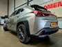 Lexus UX 250h Luxury Line + OH historie|Trekhaak|LED|Keyless|Leder|Adaptive cruise|Climate|Navi|Apple|Android|Dodehoek|Camera|PDC