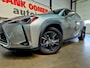 Lexus UX 250h Luxury Line + OH historie|Trekhaak|LED|Keyless|Leder|Adaptive cruise|Climate|Navi|Apple|Android|Dodehoek|Camera|PDC