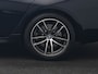BMW 5-Serie Touring 530e M Sport PHEV 293pk Dealer O.H. | Trekhaak Af Fabriek | Adaptive Cruise | Head Up | Laser LED | Harman / Kardon | Camera | Lederen Sportstoelen & Stuur Verwarmd | Sfeerverlichting | Keyless | Blis | Apple Carplay | DAB | 18"L.M | Plug In Hybrid |