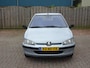Peugeot 106 1.1 XT Stuurbekrachtiging, elektrische ramen, centrale vergrendeling, trekhaak, enz.