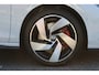 Volkswagen Golf 1.5 eHybrid 272pk GTE DSG Automaat Black Style / Panorama schuifdak / LM 18 inch / Navigatie / IQ LED Matrix / 360 camera Garantie tot 30-9-2030 / 100.000km