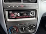 Fiat Punto Grande 1.4 Active Radio/Cd speler - Licht metalen velgen 15 inch - Elektrische ramen - Centrale vergrendeling met afstandsbediening - Goed onderhouden