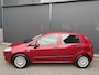 Fiat Punto Grande 1.4 Active Radio/Cd speler - Licht metalen velgen 15 inch - Elektrische ramen - Centrale vergrendeling met afstandsbediening - Goed onderhouden