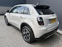 Fiat 600 600e La Prima 54 kWh Achteruitrijcamera - Apple carplay - Draadloze telefoonoplader - Parkeersensoren - Navigatie - Airco - Stoelverwarming - Voorstoelen met massagefunctie - Licht metalen velgen 18 inch - Keyles Cruise control - Dodehoek detector - Extra getint glas achter - Regensensor - Led verlichting - Stuur multifunctioneel