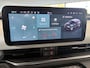 Fiat 600 600e La Prima 54 kWh Achteruitrijcamera - Apple carplay - Draadloze telefoonoplader - Parkeersensoren - Navigatie - Airco - Stoelverwarming - Voorstoelen met massagefunctie - Licht metalen velgen 18 inch - Keyles Cruise control - Dodehoek detector - Extra getint glas achter - Regensensor - Led verlichting - Stuur multifunctioneel