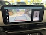 Fiat 600 600e La Prima 54 kWh Achteruitrijcamera - Apple carplay - Draadloze telefoonoplader - Parkeersensoren - Navigatie - Airco - Stoelverwarming - Voorstoelen met massagefunctie - Licht metalen velgen 18 inch - Keyles Cruise control - Dodehoek detector - Extra getint glas achter - Regensensor - Led verlichting - Stuur multifunctioneel