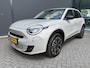 Fiat 600 600e La Prima 54 kWh Achteruitrijcamera - Apple carplay - Draadloze telefoonoplader - Parkeersensoren - Navigatie - Airco - Stoelverwarming - Voorstoelen met massagefunctie - Licht metalen velgen 18 inch - Keyles Cruise control - Dodehoek detector - Extra getint glas achter - Regensensor - Led verlichting - Stuur multifunctioneel