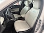 Fiat 600 600e La Prima 54 kWh Achteruitrijcamera - Apple carplay - Draadloze telefoonoplader - Parkeersensoren - Navigatie - Airco - Stoelverwarming - Voorstoelen met massagefunctie - Licht metalen velgen 18 inch - Keyles Cruise control - Dodehoek detector - Extra getint glas achter - Regensensor - Led verlichting - Stuur multifunctioneel