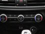Alfa Romeo Giulia 2.0T Sprint 200PK Automaat / Camera / Leder / Carplay / Origineel NL