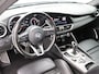 Alfa Romeo Giulia 2.0T Sprint 200PK Automaat / Camera / Leder / Carplay / Origineel NL