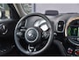 MINI Countryman 2.0 Cooper SE ALL4 | CRUISE CONTROL | HEAD UP | ELEKTRISCHE ACHTERKLEP | PANORRAMADAK | ACHTERUITRIJCAMERA | APPLE CARPLAY | VOLLEDEREN BEKLEDING |