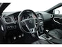 Volvo V40 2.0 T4 R-Design | 190PK | Leer | Panorama-dak | Trekhaak | Camera | Stoelverwarming |