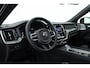 Volvo XC60 2.0 T6 Plug-in hybrid AWD Ultra Black Edition | Pano | Trekhaak | 360 cam | Head up | B&W audio | ACC | Blis | Stoel & Stuur verw. |
