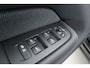 Volvo XC60 2.0 T6 Plug-in hybrid AWD Ultra Black Edition | Pano | Trekhaak | 360 cam | Head up | B&W audio | ACC | Blis | Stoel & Stuur verw. |