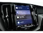 Volvo XC60 2.0 T6 Plug-in hybrid AWD Ultra Black Edition | Pano | Trekhaak | 360 cam | Head up | B&W audio | ACC | Blis | Stoel & Stuur verw. |