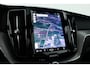 Volvo XC60 2.0 T6 Plug-in hybrid AWD Ultra Black Edition | Pano | Trekhaak | 360 cam | Head up | B&W audio | ACC | Blis | Stoel & Stuur verw. |