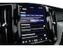Volvo XC60 2.0 T6 Plug-in hybrid AWD Ultra Black Edition | Pano | Trekhaak | 360 cam | Head up | B&W audio | ACC | Blis | Stoel & Stuur verw. |
