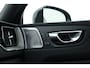 Volvo XC60 2.0 T6 Plug-in hybrid AWD Ultra Black Edition | Pano | Trekhaak | 360 cam | Head up | B&W audio | ACC | Blis | Stoel & Stuur verw. |